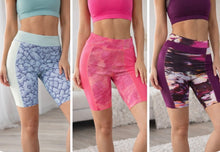Load image into Gallery viewer, Patterned athletic shorts
