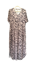Load image into Gallery viewer, Leopard print maxi dress with pockets
