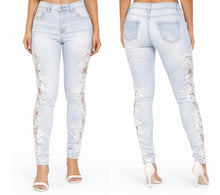 Load image into Gallery viewer, Jeans with lace insert
