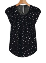 Load image into Gallery viewer, Elegant black top with heart pattern
