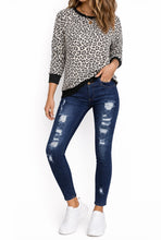 Load image into Gallery viewer, Distressed look skinny jeans
