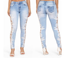 Load image into Gallery viewer, Jeans with lace insert
