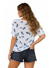 Load image into Gallery viewer, Lightweight loose fitting feather pattern tee
