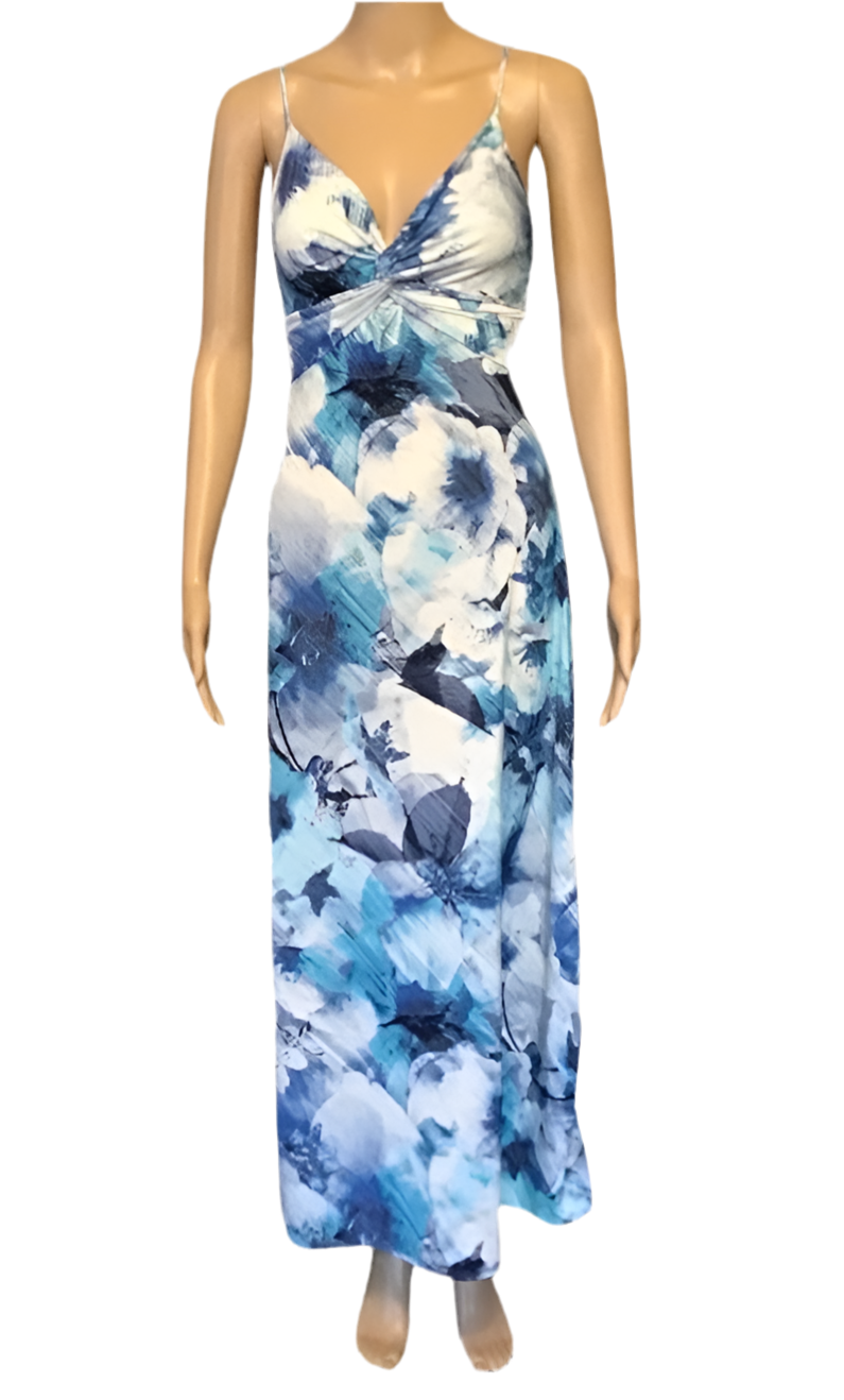Maxi dress with twisted design.