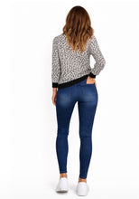 Load image into Gallery viewer, Distressed look skinny jeans
