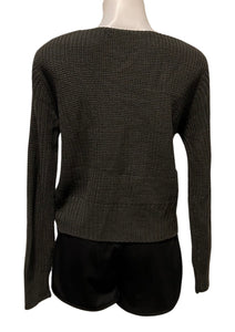 Dark grey cropped sweater with twist design