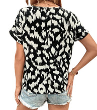 Load image into Gallery viewer, Black and white batwing sleeve blouse
