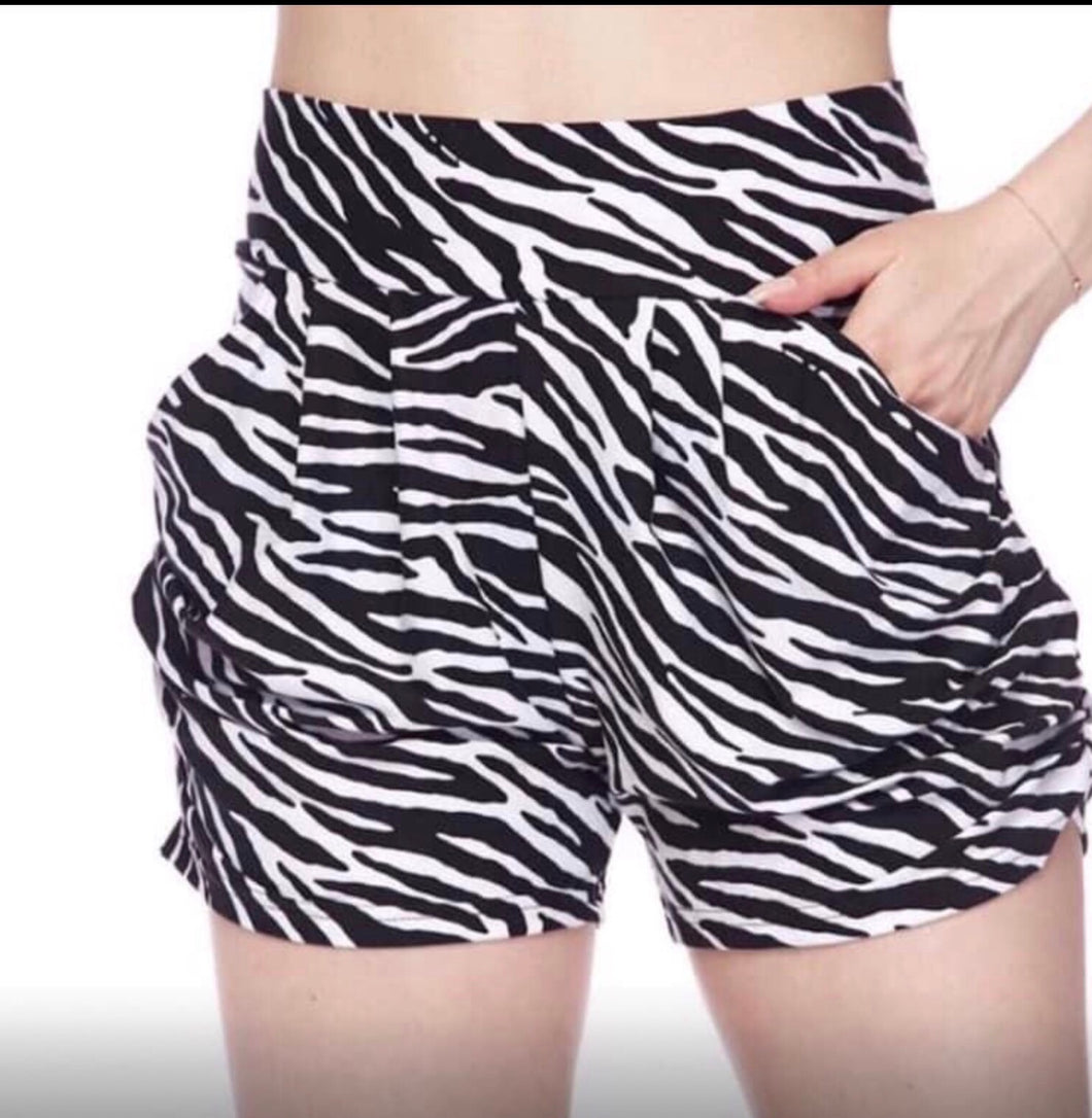 Striped shorts with pockets.