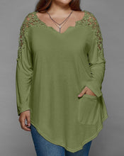Load image into Gallery viewer, Plus size top with pocket
