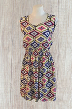 Load image into Gallery viewer, Sleeveless patterned dress
