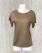 Load image into Gallery viewer, Short sleeve tee with tassels
