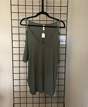 Load image into Gallery viewer, Plus size army green ladder sleeve top
