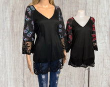 Load image into Gallery viewer, Dressy top with butterfly sleeves
