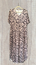 Load image into Gallery viewer, Leopard print maxi dress with pockets
