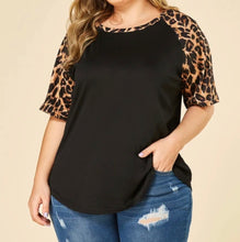 Load image into Gallery viewer, Plus size leopard tee
