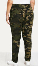 Load image into Gallery viewer, Plus size camouflage ripped leggings
