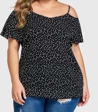 Load image into Gallery viewer, Cold shoulder plus size top
