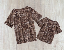 Load image into Gallery viewer, Mom and Me matching leopard print short sleeve top
