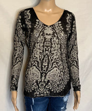 Load image into Gallery viewer, Grey textured print long sleeve sweater
