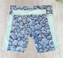 Load image into Gallery viewer, Patterned athletic shorts
