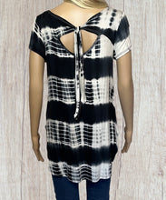 Load image into Gallery viewer, Striped black tie dye tee
