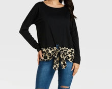 Load image into Gallery viewer, Long sleeve sweater with leopard print
