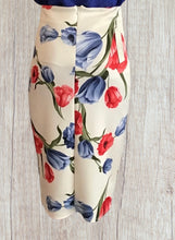 Load image into Gallery viewer, White floral pencil skirt
