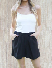 Load image into Gallery viewer, Black pleated shorts with front pockets
