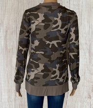 Load image into Gallery viewer, Lightweight camouflage print snap button cardigan
