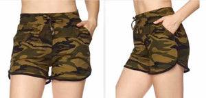 Camouflage shorts with pockets