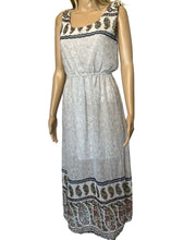 Load image into Gallery viewer, Long dress with pattern and lining
