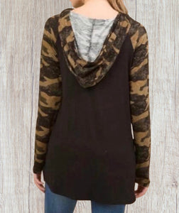 Plus size lightweight camouflage hoodie with pockets