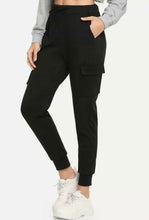 Load image into Gallery viewer, Black cargo pants with pockets
