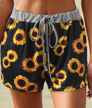 Load image into Gallery viewer, Sunflower print shorts with pockets
