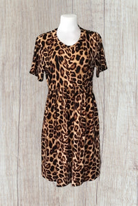 Leopard print dress with pockets