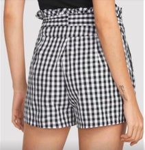 Load image into Gallery viewer, Plaid shorts
