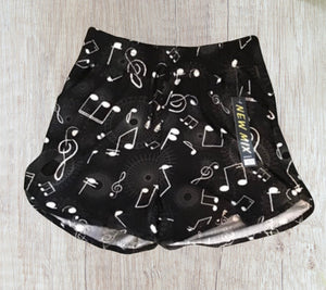 Shorts with pockets with musical notes pattern