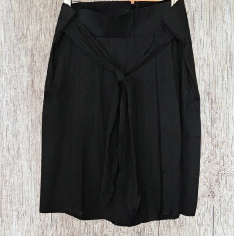 Ladies black shorts with pockets and self tie up