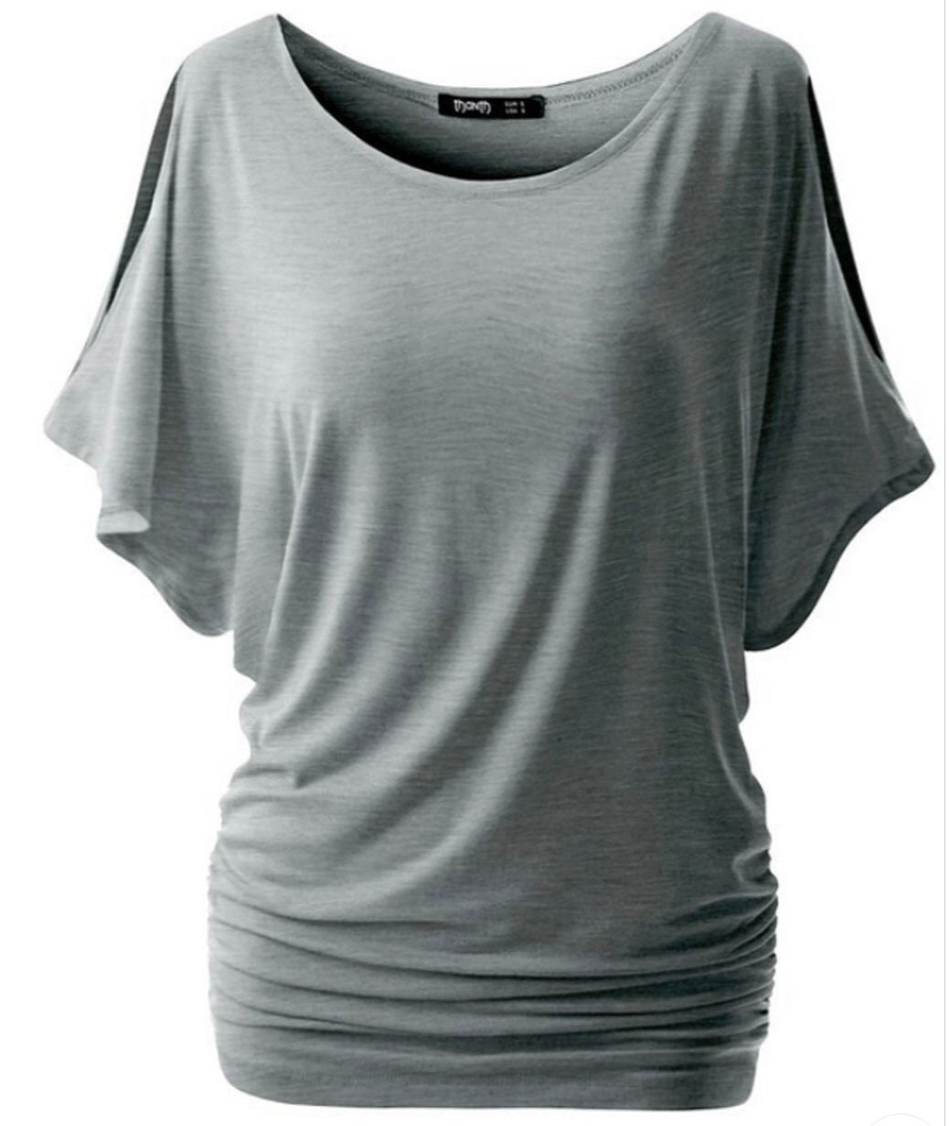 Short sleeve tee with slit on sleeve and ruched sides