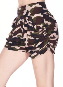 Plus size earth tone camouflage shorts with pockets