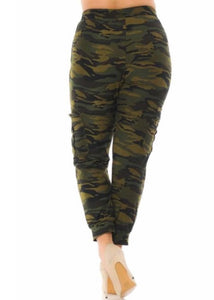 Plus size buttery soft green camouflage cargo leggings/joggers with pockets