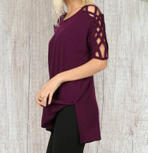 Load image into Gallery viewer, Criss cross sleeve top.
