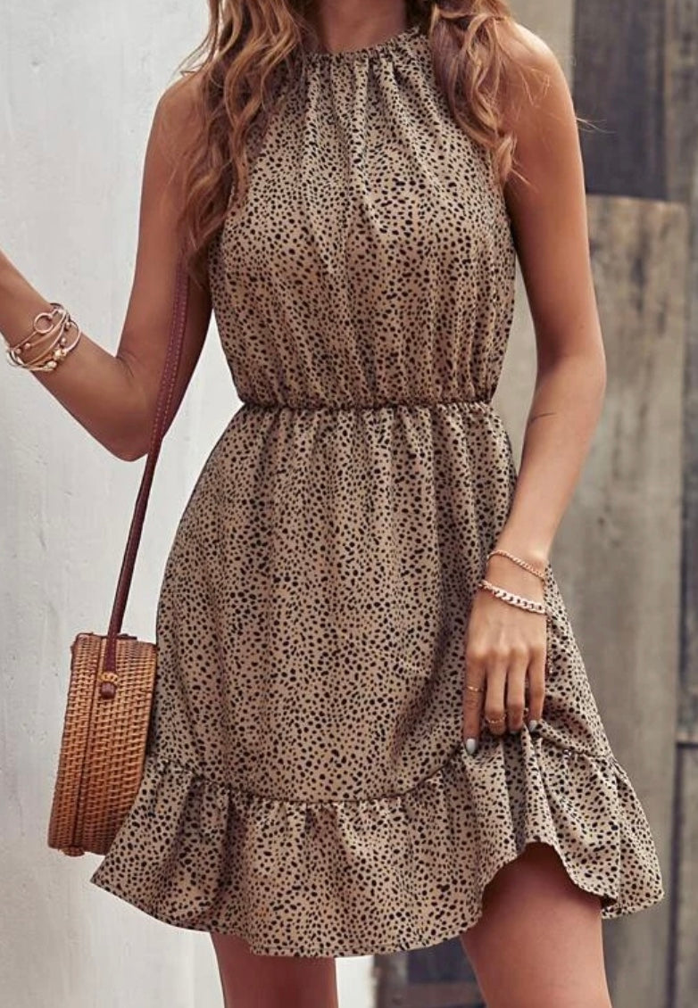 Brown spotted dress with ruffle