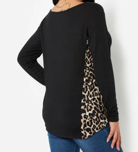High/low sweater with leopard print
