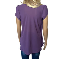 Load image into Gallery viewer, Short sleeve purple tiered blouse with flower
