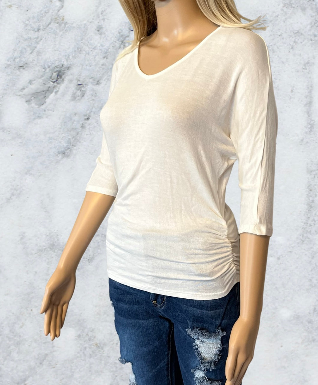 White v-neck 1/2 sleeve top with ruched sides