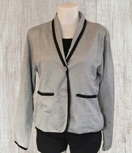 Load image into Gallery viewer, Super cute short style button up blazer with front pockets
