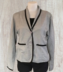 Super cute short style button up blazer with front pockets