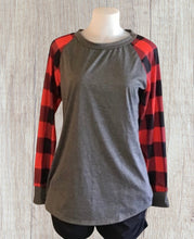 Load image into Gallery viewer, Long sleeve sweater with plaid sleeves
