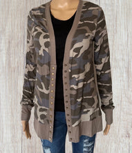 Load image into Gallery viewer, Lightweight camouflage print snap button cardigan
